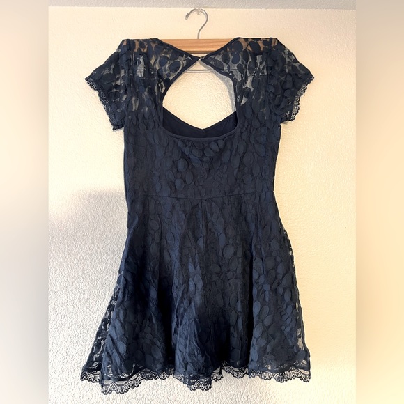 Abercrombie & Fitch Lace Mini Dress Size Small in Navy Blue - Picture 2 of 5